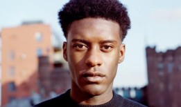 Samuel Adewunmi将出演山姆·霍尔克罗夫特的《镜子》，该片将于1月22日在伦敦西区上映