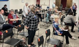 谁决定图书访问？拥挤的听证会辩论阿拉巴马图书馆的规定