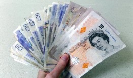 英镑将结束连续6天的跌势，但仍有可能出现月度大幅下跌