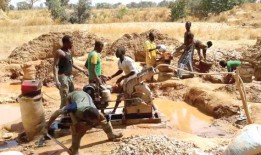 河流关闭了三个非法的疏浚地点