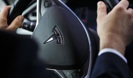 埃隆·马斯克的特斯拉因自动驾驶安全问题召回了200万辆汽车