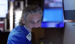 美国经济衰退引发市场恐慌，华尔街暴跌