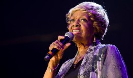 传奇流行偶像的母亲，福音歌手，去世，享年91岁