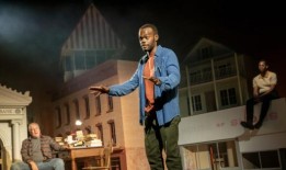 Eboni Booth的《Primary Trust》获得2024年普利策戏剧奖