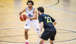 里亚克在阿尔霍尔轻松战胜卡塔尔俱乐部的比赛中大放异彩