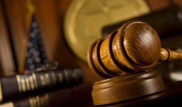 移动男子在2021年圣诞夜伏击前妻和男友，犯有谋杀罪