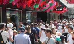 由于澳大利亚人抵制消费，7月份销售数据没有变化，零售商感到担忧