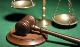 前陆军律师承认破坏政府财产罪