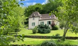 布列塔尼·希金斯将她在法国的房子挂牌出售