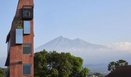 这家“世界上最瘦的酒店”每层只能容纳一间客房