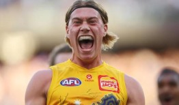 西海岸球队Waalitj Marawar的教练亚当·辛普森说老鹰队的球迷们正在享受哈利·里德的“新玩具”