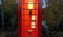 彩绘岩石将风电话亭变成了公共治疗的空间