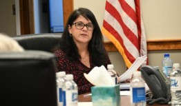 由于董事会持续动荡，埃斯坎比亚县警长周五面临解雇