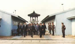 (LEAD)档案显示，朝鲜在70年代末和80年代初将和平作为朝韩关系的策略