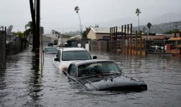 太平洋风暴引发洪水袭击加州东南部