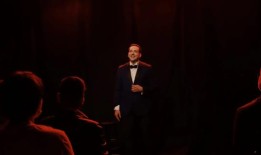 在爱丁堡艺穗节上挑选：美味的同性恋机器人