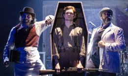 《亡命之徒》、《局外人》领跑2024年戏剧奖提名;查看完整列表