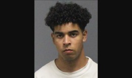 水警因冲撞警车、超速及做“甜甜圈”被捕