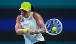 网球明星斯瓦泰克在受到骚扰后得到了额外的安全保护