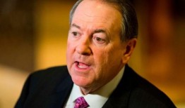 赫卡比对Newsmax说：《曼钦24小时竞选》击中拜登