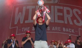 马丁解释了斯图尔特和拉里奥缺席伊斯特利的原因