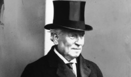 首相是不是和一个年龄只有他一半的女人有染？