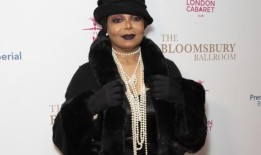 珍妮·杰克逊透露，她不会让儿子进入娱乐圈