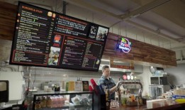 [生活在韩国]骰子和漫画咖啡馆：一个家外之家的角色扮演和棋盘游戏爱好者