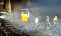 被指控扰乱伦敦西区演出的“Just Stop Oil”活动人士可能会受到警告