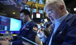 随着芯片和大型股的上涨，华尔街上涨