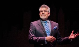 布莱恩·巴特的职业生涯可能是从音乐剧开始的，但现在他专注于戏剧