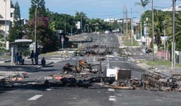 法国军队试图在受到危机打击的新喀里多尼亚恢复秩序