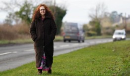 一名美国公民在车祸后因护士离开无法行走而被捕