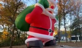 巨大的充气圣诞老人出现在德克萨斯州附近是个谜