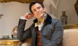 《布里奇顿》第四季剧照显示本尼迪克特和苏菲首次在一起