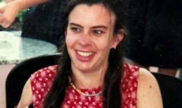 神秘的头部受伤使女子无法说话，但她可能已经确定谁造成了伤害，调查告诉