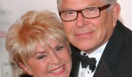 电视节目主持人格洛丽亚·亨尼福德说，丈夫斯蒂芬·威的去世将留下“巨大的空白”