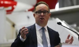 前澳航首席执行官艾伦？乔伊斯(Alan Joyce)为澳航打造了数十年的奢华生涯