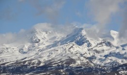 一名女子在攀登鲁阿佩胡山时坠落身亡