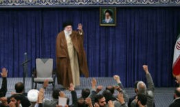 伊朗最高领袖列举了他声称是阿萨德下台背后的力量